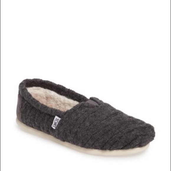Toms Shoes - 🆕 TOMS Classic  Knit Faux Shearling Lined Slip-O